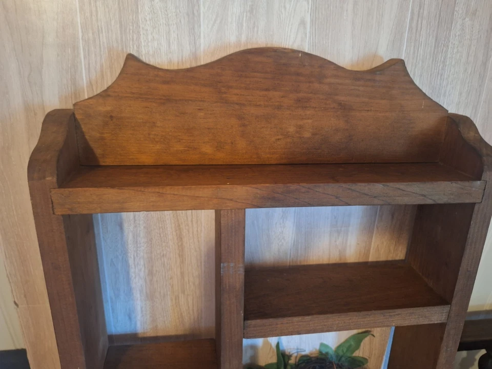 De colección. Estante de pared de exhibición de madera, núcleo de cabaña. Decoración de granja, decoración de pared,... Foto 2 de 4