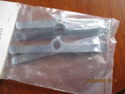 Summit Racing Equipment Valve Cover Hold Down Tab (  SUM-3434)