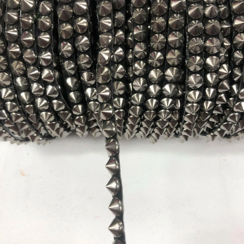 Perial Co Picos Metálicos Tachuelas Borde Vendido por Yarda para Vestidos y Disfraces Foto 3 de 4