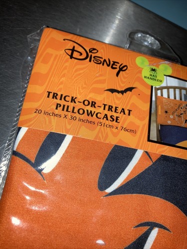 Disney Halloween Trick-Or-Treat Minnie Mouse Orange Pillowcase 20" x 30" - Picture 3 of 6