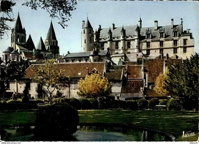 Carte Postale - 37 - Loches - L'église saint-ours et les logis royaux du château - Photo 1/2