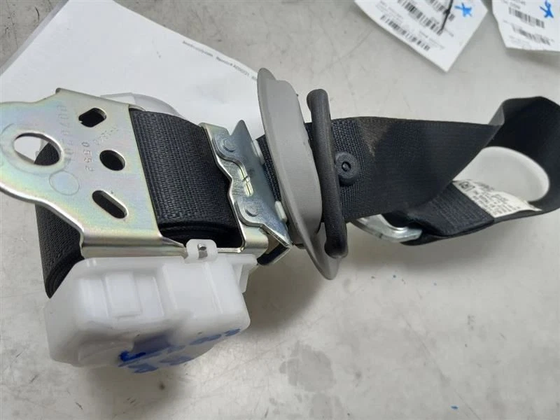 CONJUNTO DE CINTO DE SEGURANÇA TRASEIRO LATERAL PASSAGEIRO TOYOTA HIGHLANDER 2018 - Imagem 3 de 4