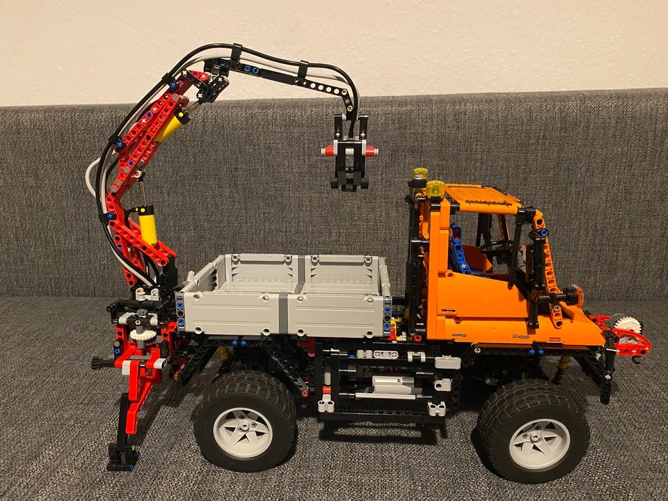 LEGO Technic 8110 Mercedes-Benz Unimog U400 mit Bauanleitungen - Bild 3 von 4