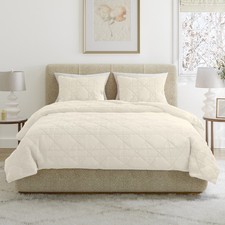 Velvet Quilt Bedding Set Bedspread and Pillow Shams Comforter for All Seasons