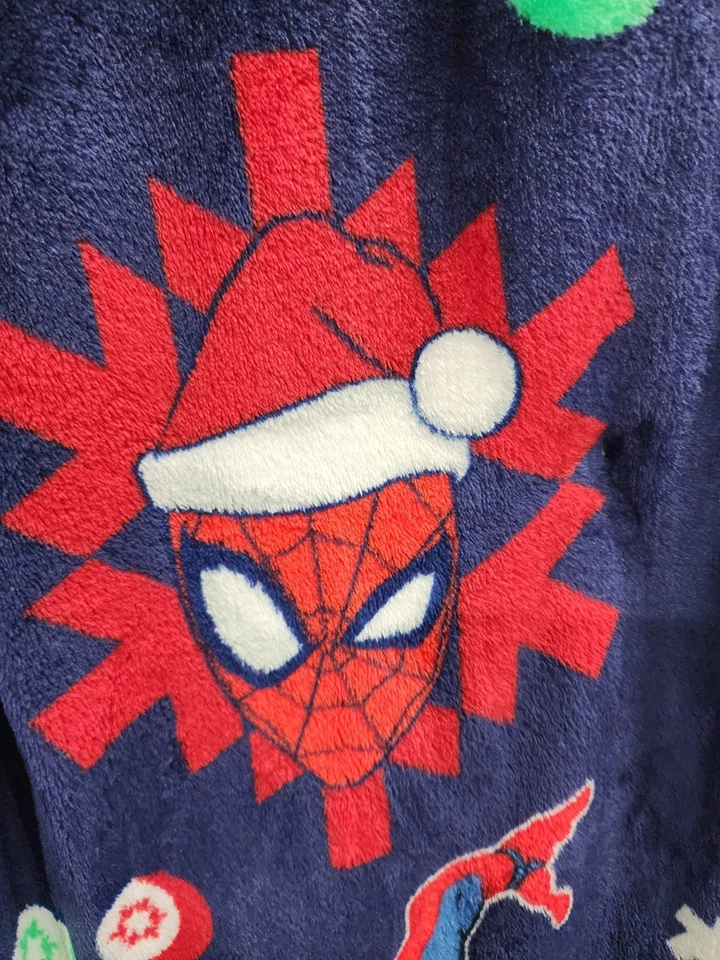 Nueva manta de felpa de vacaciones de Navidad Marvel Santa Spider-Man  Foto 3 de 3