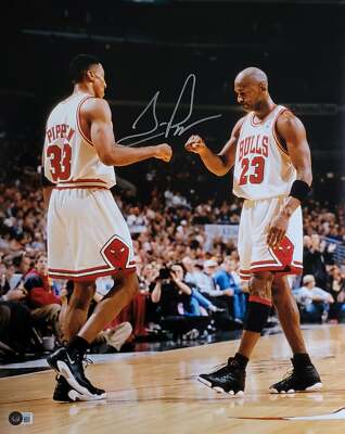 Scottie Pippen Signed Chicago Bulls with Jordan 16X20 Photo