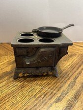 VTG Antique Early 1900s Made In USA Eagle Cast Iron Toy Mini Stove W/ Skillet