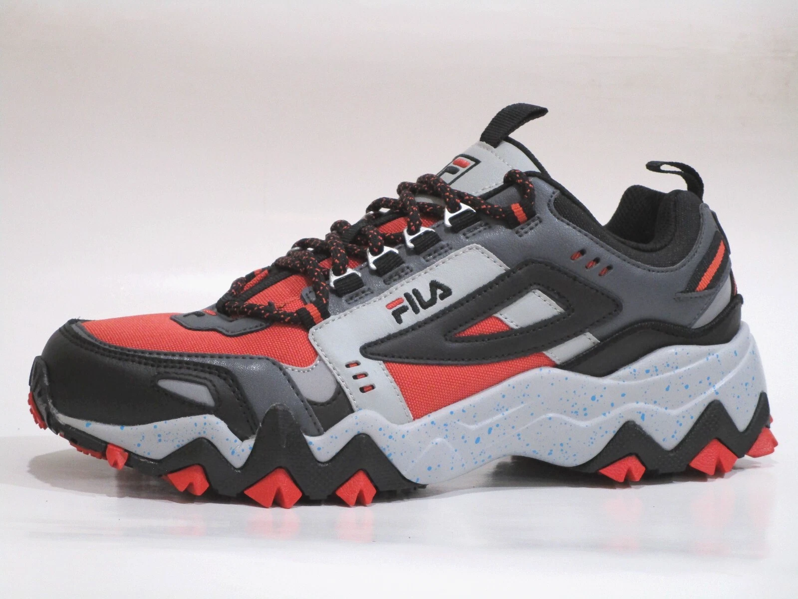 Fila Men's Oakmont TR 1JM01565-603 Sneaker Shoes, Size 9.5 M US