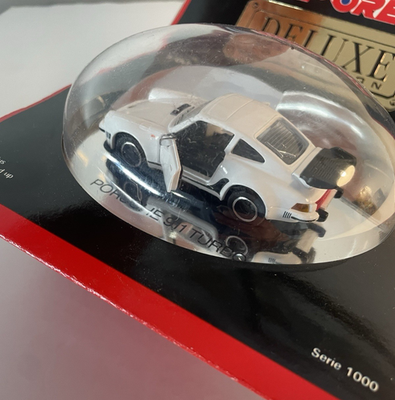 Majorette Série 1000 Deluxe Porsche 911 Turbo Blanche – 1/64, Blister Fermé