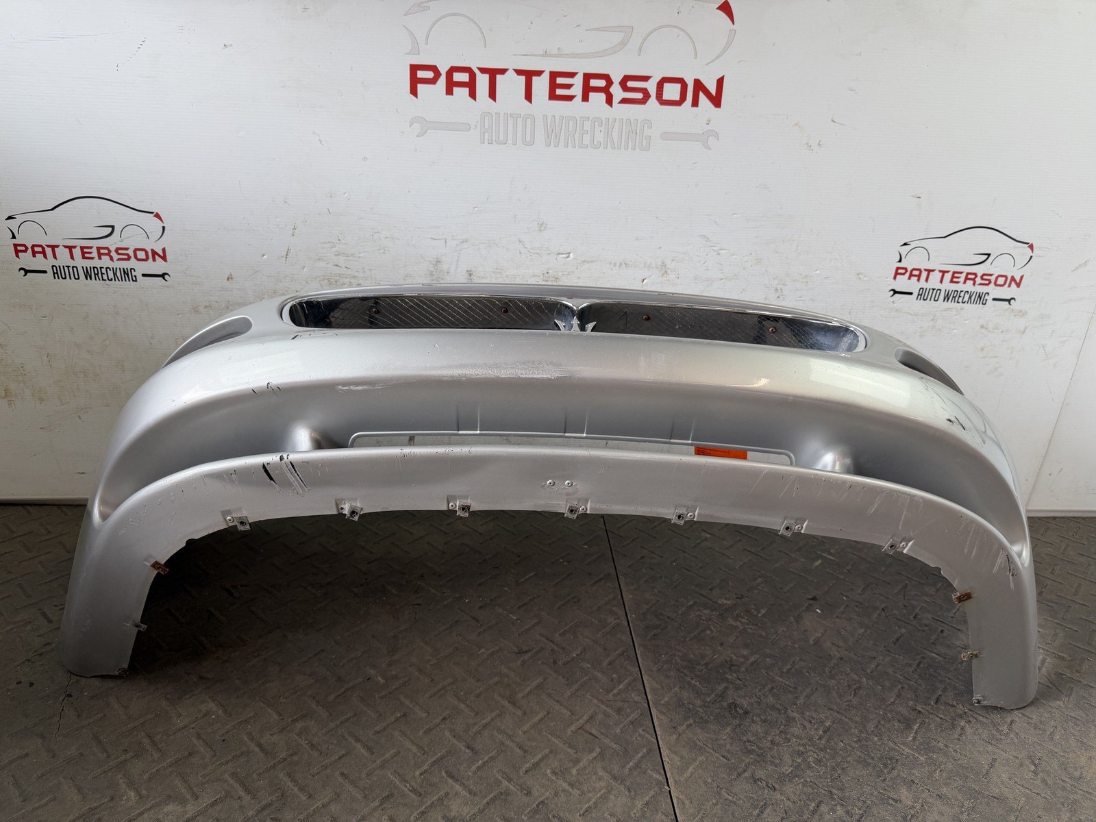 02-06 MASERATI SPYDER CAMBIOCORSA FRONT BUMPER COVER W/GRILL & LIGHTS 236649