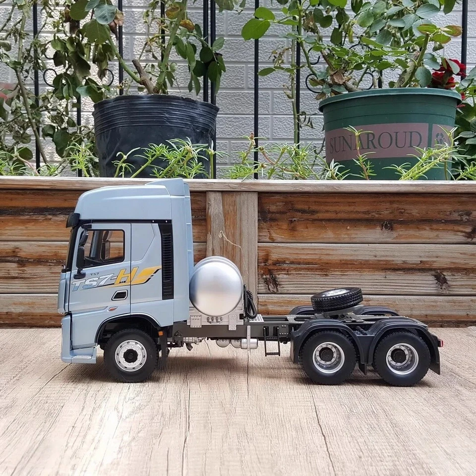 1/24 Scale HOWO TS7-H LNG Truck tractor Diecast Model Toy Collection Gift - Image 4 of 4