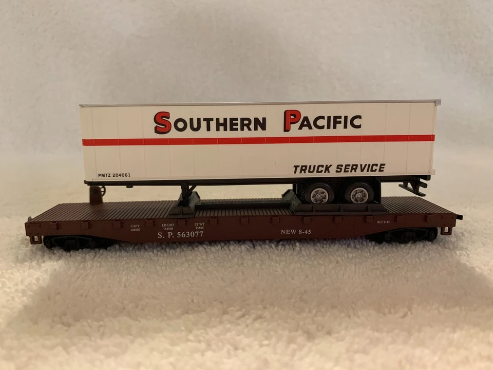 Model Power #8353 HO Scale Southern Pacific 50' Flat Car w/40' Trailer #563077 - Image 3 of 4