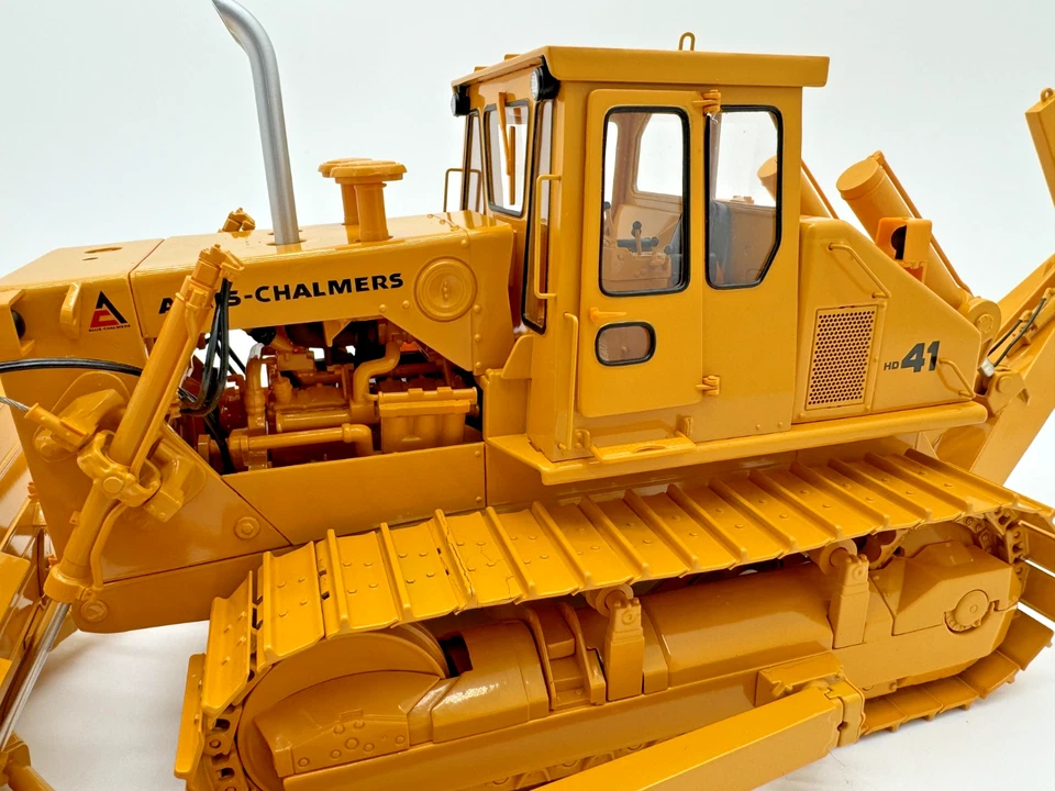 Construction Pioneers Allis Chalmers 17'' HD-41 Bulldozer 1:25 Scale Diecast NEW - Image 2 of 4