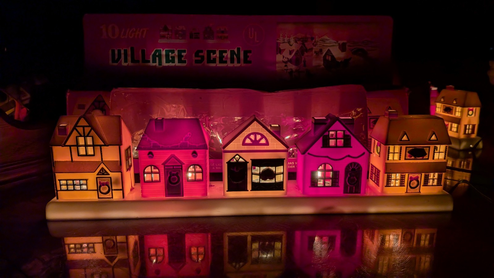 Vintage 10 Light Village Scene of 6 String-Along Standing Decorated Houses