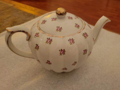 Gibsons English Rose China Teapot complete with Lid. - Picture 8 of 8