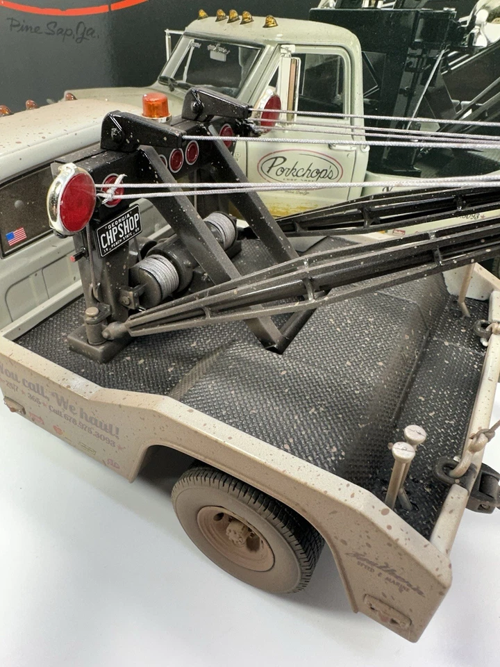 ACME 1/18 Scale 1969 CHEVROLET C-30 WRECKER “PORK CHOP VERSION”Very Detailed - Image 3 of 4