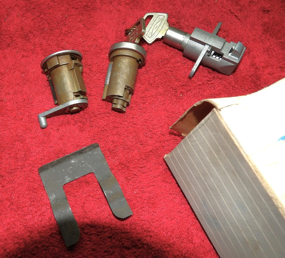 Ford Mercury Wagon 1966 1967 nuevo en stock guantera almacenamiento compt puerta puerta trasera juego de cerradura Foto 3 de 4