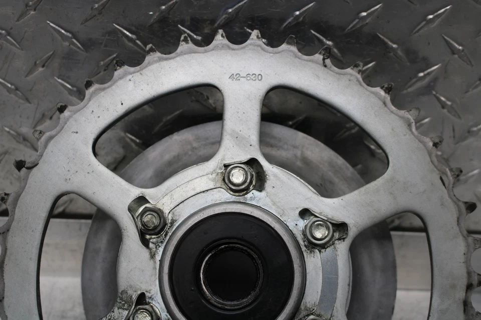 Suzuki GS1100ES 1983 tambor trasero con piñón 42T y amortiguadores Foto 4 de 4