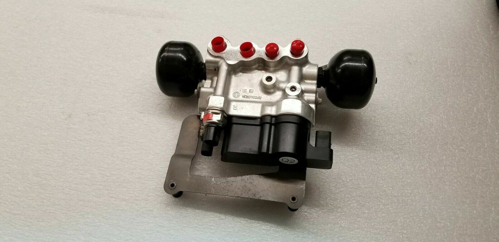 MCLAREN MP4-12C SHOCK ABSORBER VALVE BLOCK OEM 11B0209CP