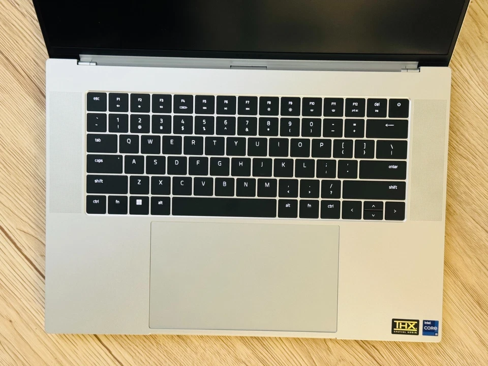 Razer Blade 16 RZ09-0483/16" 240 Hz Gaming /i9 13950H/32GB/1 TB/ RTX 4080 12GB - Image 3 of 4