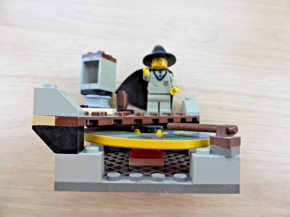 Lego Harry Potter: The Sorting Hat (4701) Complete with Instructions and Poster, photo 4 of 5