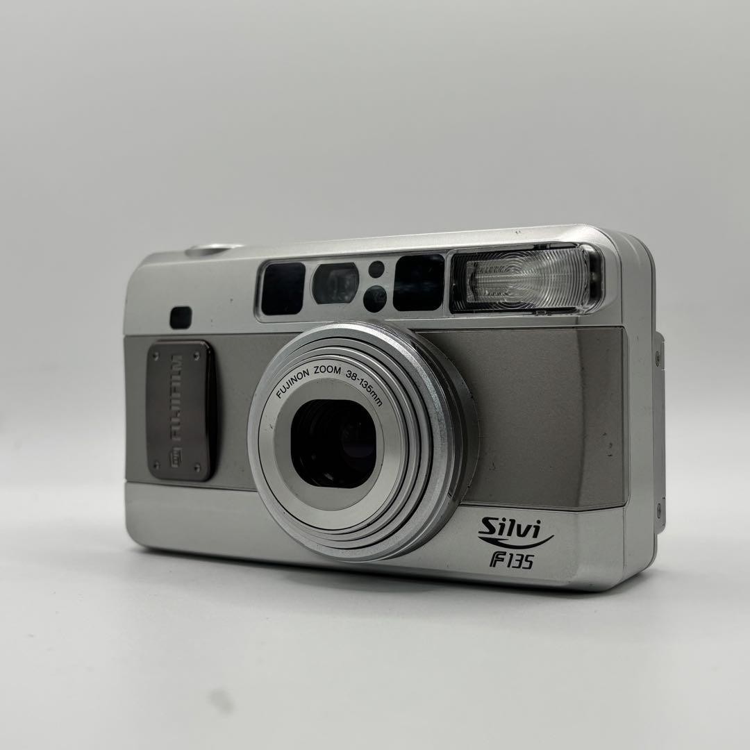 美品 FUJIFILM SILVI F135 富士フィルム フィルム カメラ Fujifilm SILVI F135 Compact Film Camera, Retro Style