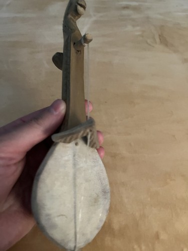 Vintage handgeschnitztes Holzzapfen Volksinstrument Souvenir mit Pferdekopf & Rohhaut - Bild 13 von 18