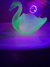 Beautiful Fenton SeaFoam Green Vaseline Open Swan Figurine 