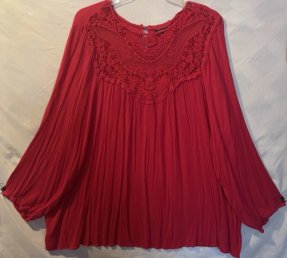 Túnica fluida completa delantera de encaje rojo fucsia TORRID para mujer talla 6 6X Foto 2 de 4