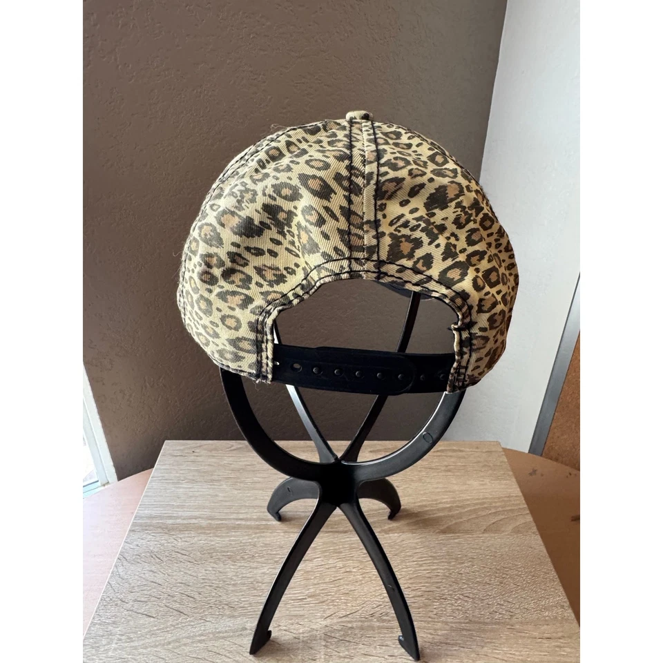 Gorra de baile con estampado de leopardo y apliques florales Foto 3 de 4