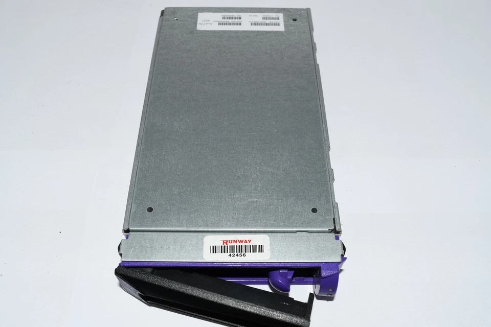Seagate Cheetah ST3146707LC 10K.7 Ultra320 SCSI 146 GB Hard Drive HSS w/ Tray Ca - Image 4 of 4