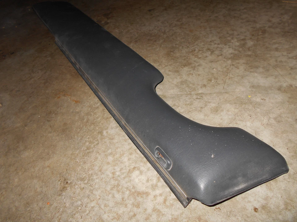 93-96 Geo Prizm Dark Charcoal Grey RH Rear Door Panel Upper Chrome Strip Section - Изображение 3 из 4