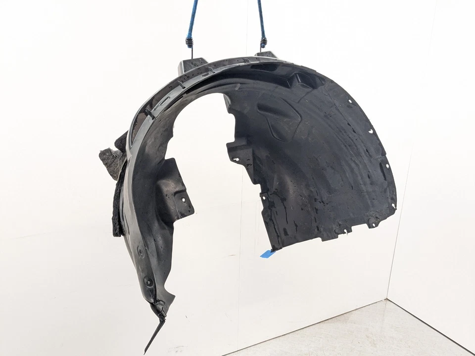 VOLVO XC40 REVESTIMIENTO ARCO RUEDA PROTECTOR CONTRA SALPICADURAS LADO CONDUCTOR DELANTERO DERECHO 32241407 2021 Foto 3 de 4