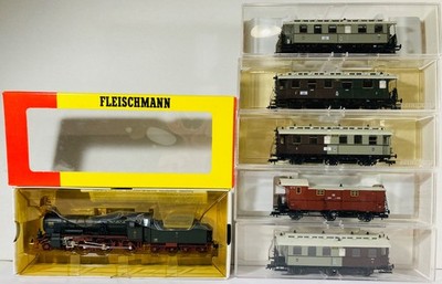 Fleischmann HO - 4899 Limited Edition Set - Class P8 Locomotive & 5 Coaches Era1