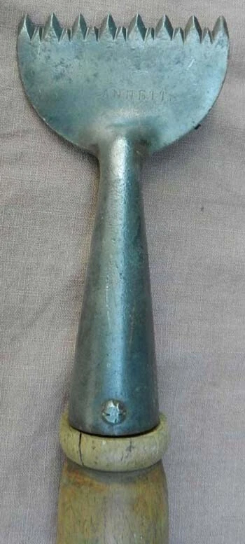Vintage Single Pole Upholsterer s Web Carpet Stretcher Hand