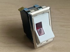 Carling Lighted Rocker Switch On/Off SPST 15A 250VAC 28VDC 559.27VA LTILA51