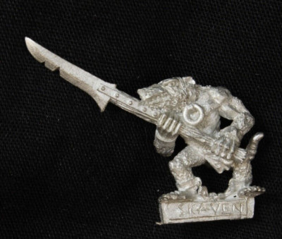 SKAVEN SLAVE with SPEAR #4  halberd OOP Metal Warhammer 1998 RAT  AoS loose mini