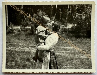 orig. Foto Mutter Kind um 1930 Garten 