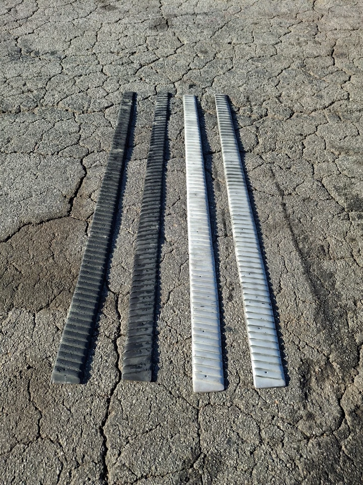 1970 71 72 73 74 cuda barracuda AAR rocker panel moldings Foto 4 de 4