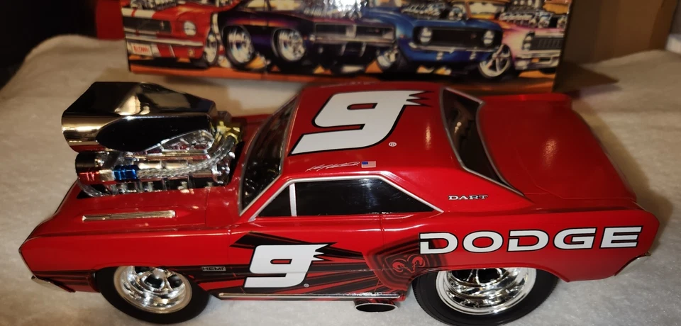 Dodge Hemi Dart 1968 rojo Muscle Machines líneas de combustible trenzadas de acero real 1:18 Foto 2 de 4