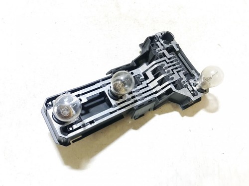 3b9945257 Lampenträger Rücklicht Rückleuchte innen Heckklappe  DE935916-05