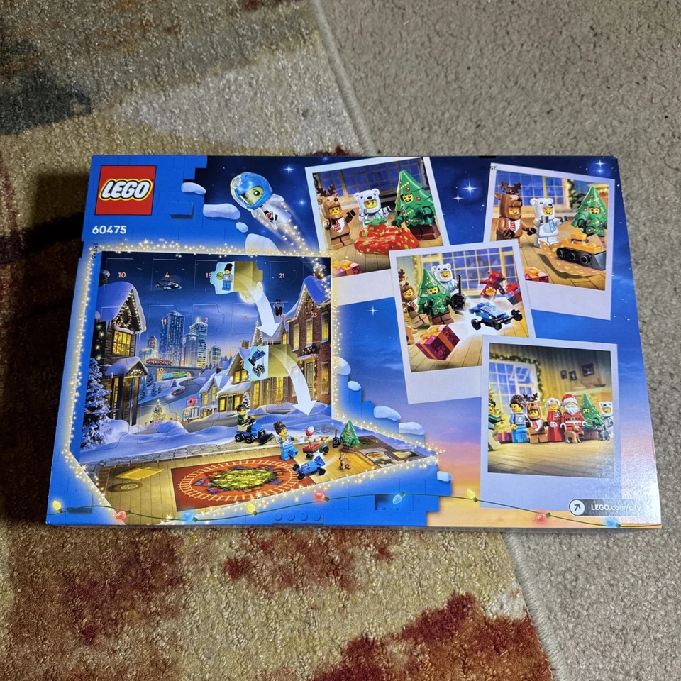 NEW LEGO City Advent Calendar 2025 Playset Santa & Mrs. Claus Minifigures 60475 - Image 2 of 4