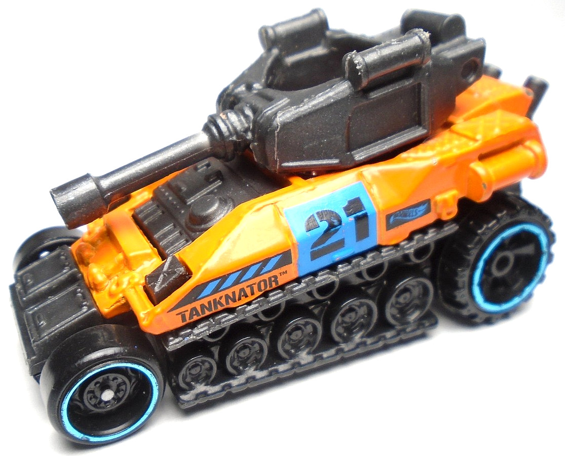 2020 HOT WHEELS TANKNATOR #21 ORANGE 1:64 DIECAST 2 7/8" TANK WITH BLUE & BLACK