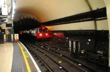 PHOTO  LT UNDERGROUND  1972 STOCK AT PICCADILLY CIRCUS. (2)