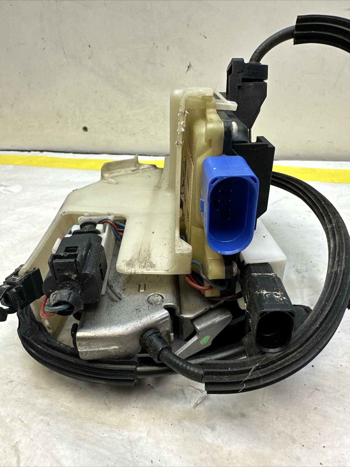 BENTLEY CONTINENTAL FLYING SPUR 07-11 Front Right Door Lock 3W5837013G