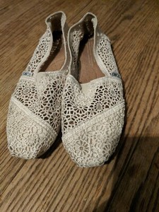 toms natural moroccan crochet
