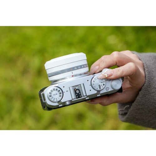 Lente TTArtisan AF 27 mm f/2,8 XF para montura Fuji X blanca compacta de alta calidad - Imagen 9 de 12