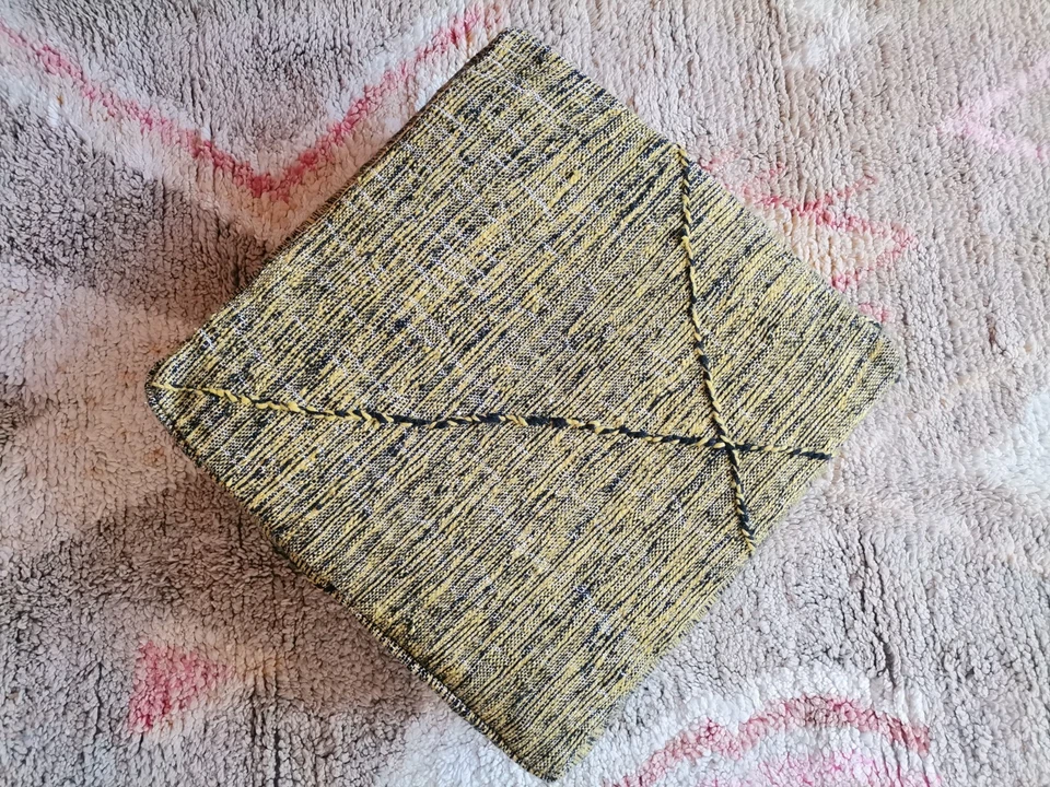 Puf hecho a mano marroquí bereber amarillo Kilim alfombra cojín de piso reposapiés otomano Foto 2 de 4