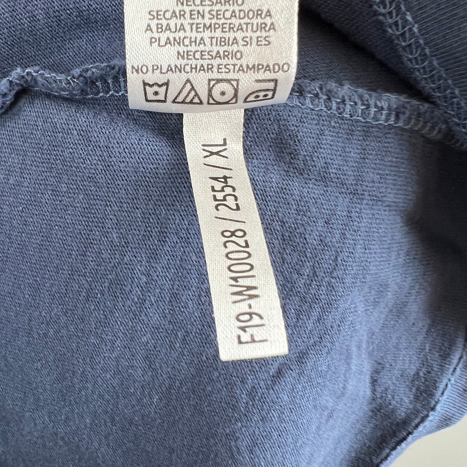 LIFE IS GOOD Women's Cruisin' Holidays Long Sleeve Crusher Vee VNeck