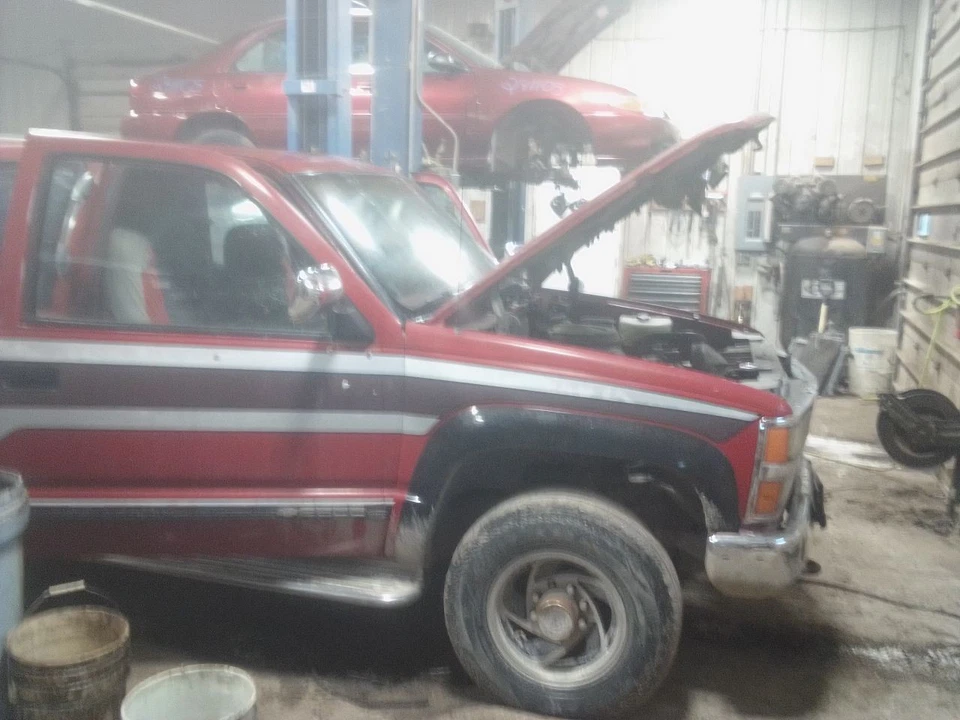 Radiador 8-350 34" ancho 19" alto se adapta a camioneta Chevrolet 1500 91-93 2042789 Foto 2 de 4